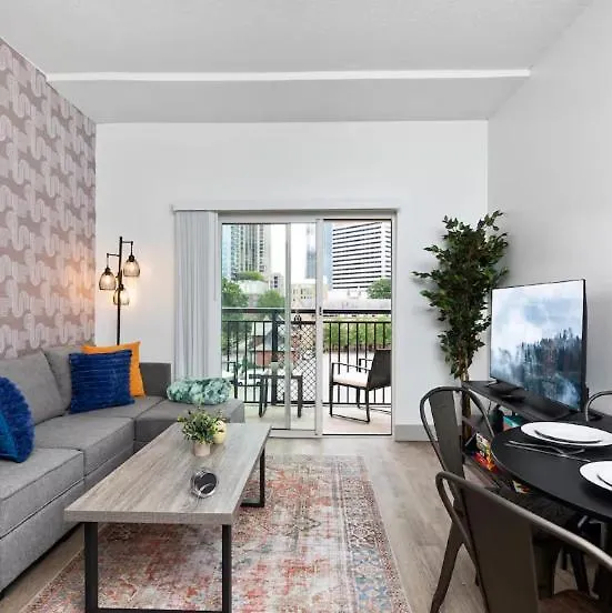 Stylish 4 Bed - 2 Mins To Stadium - Free Parking - Gym - Views Charlotte