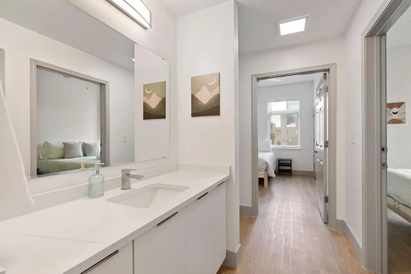 Stylish 4 Bed - 2 Mins To Stadium - Free Parking - Gym - Views Charlotte 0*,  USA