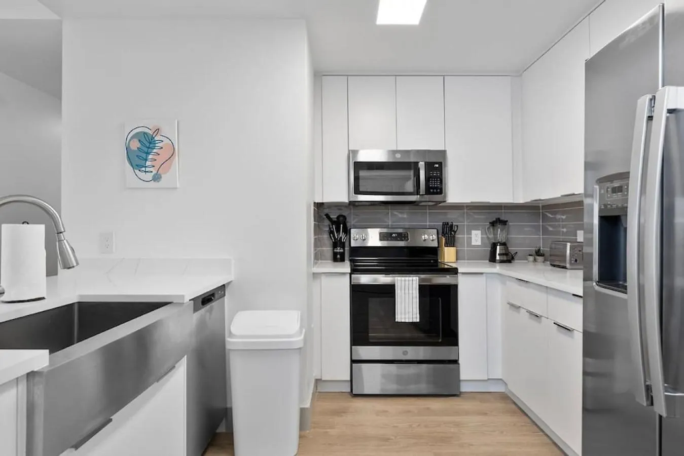 Stylish 4 Bed - 2 Mins To Stadium - Free Parking - Gym - Views Charlotte 0*,  USA