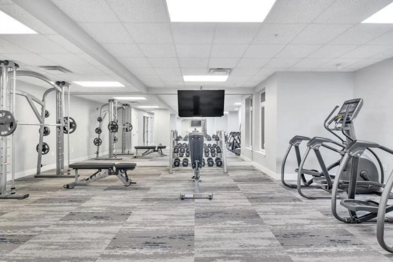 Stylish 4 Bed - 2 Mins To Stadium - Free Parking - Gym - Views Charlotte