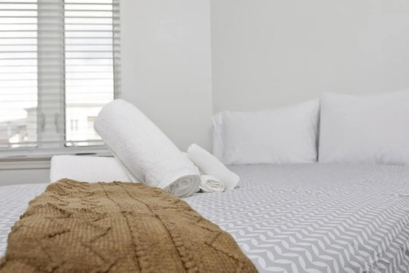 Stylish 4 Bed - 2 Mins To Stadium - Free Parking - Gym - Views Charlotte 0*,