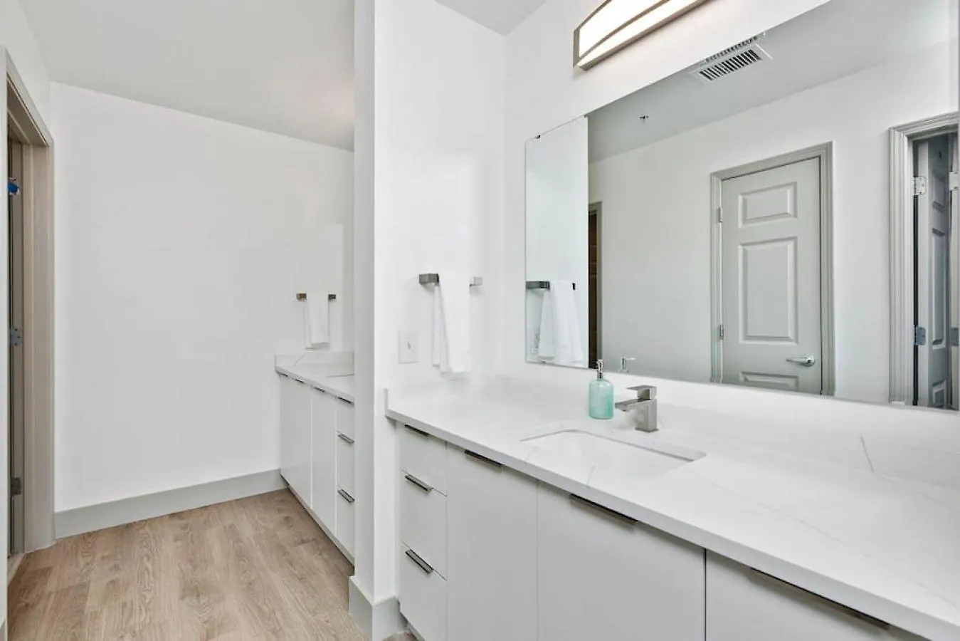 Stylish 4 Bed - 2 Mins To Stadium - Free Parking - Gym - Views Charlotte Apartmán