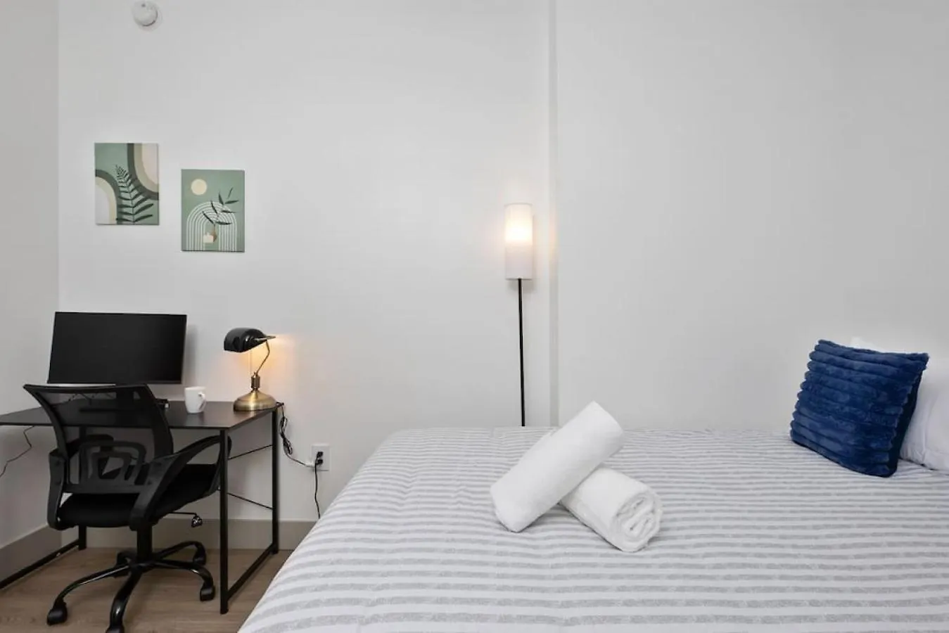 Stylish 4 Bed - 2 Mins To Stadium - Free Parking - Gym - Views Charlotte Apartmán