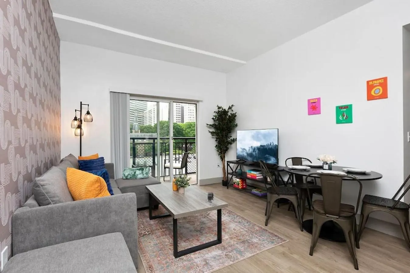 Stylish 4 Bed - 2 Mins To Stadium - Free Parking - Gym - Views Charlotte USA