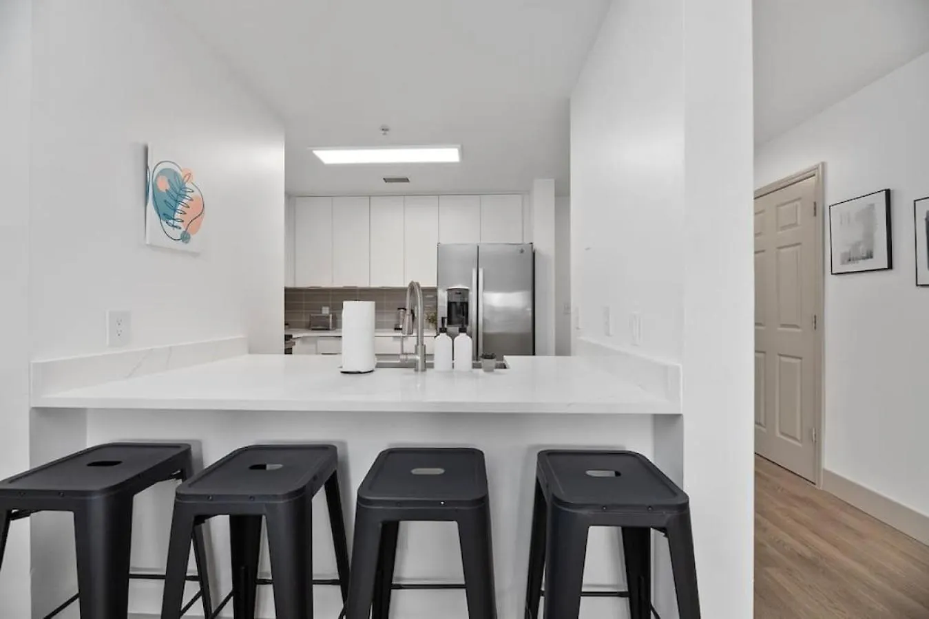 Stylish 4 Bed - 2 Mins To Stadium - Free Parking - Gym - Views Charlotte 0*,  USA