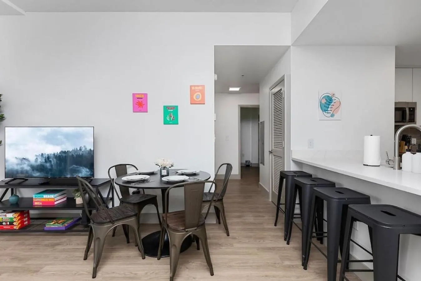 Stylish 4 Bed - 2 Mins To Stadium - Free Parking - Gym - Views Charlotte